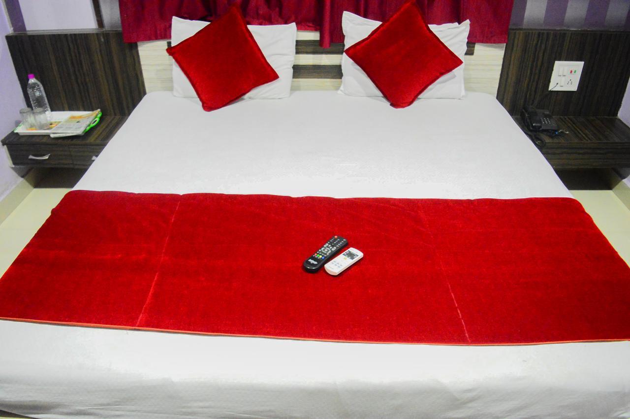 Hotel Royal Palace - 150 Meters From Mahakal Temple Ujjain Bagian luar foto