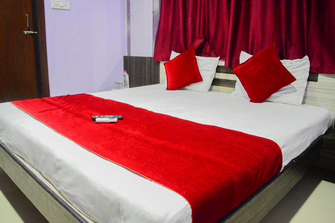 Hotel Royal Palace - 150 Meters From Mahakal Temple Ujjain Bagian luar foto