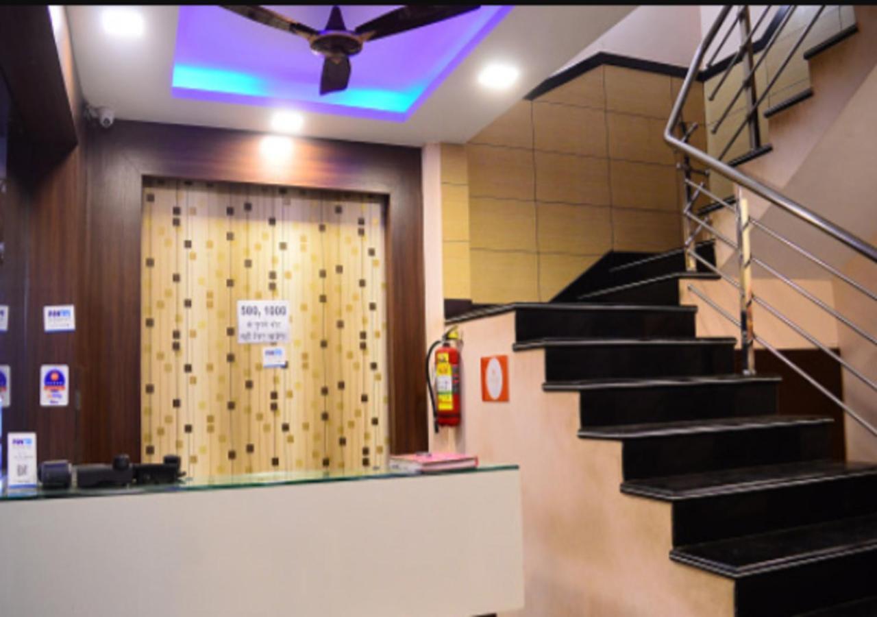 Hotel Royal Palace - 150 Meters From Mahakal Temple Ujjain Bagian luar foto
