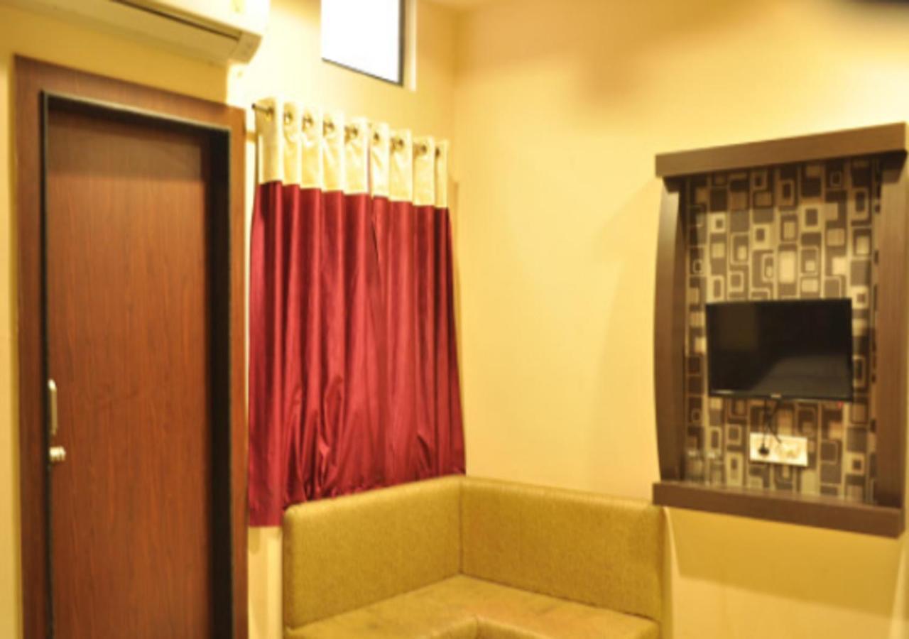 Hotel Royal Palace - 150 Meters From Mahakal Temple Ujjain Bagian luar foto