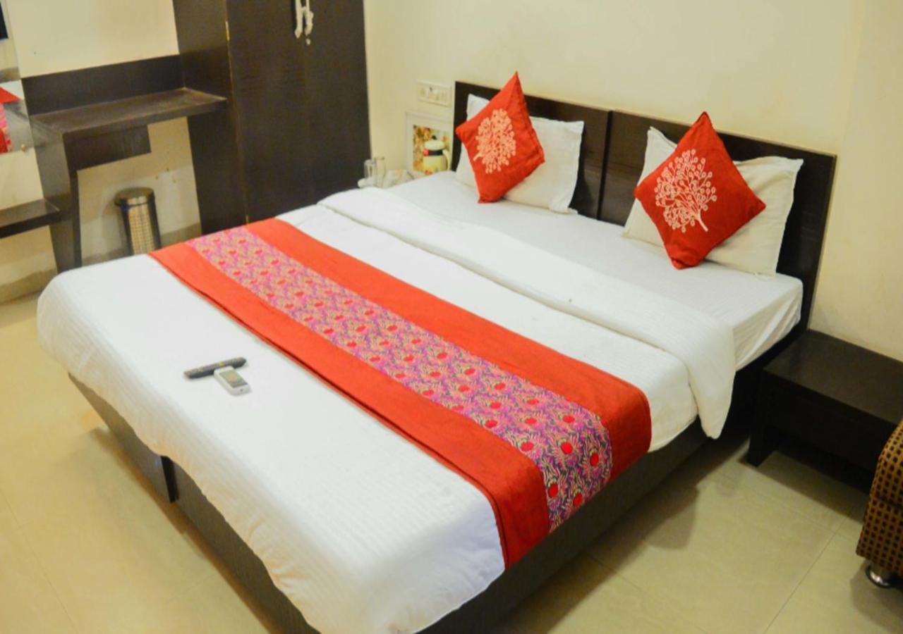 Hotel Royal Palace - 150 Meters From Mahakal Temple Ujjain Bagian luar foto